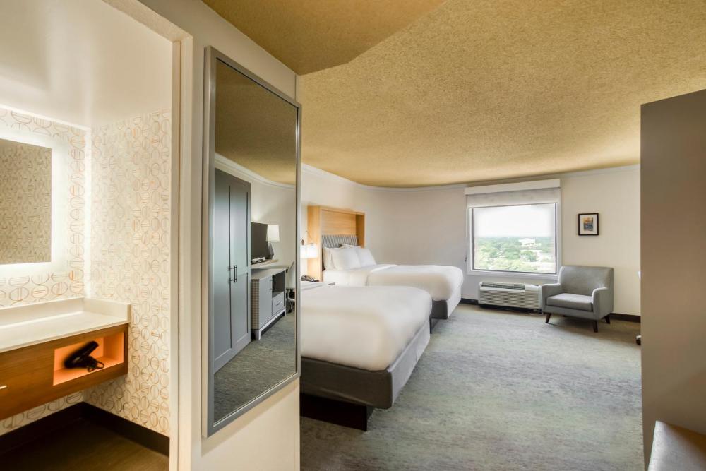 Standard Queen Room with Two Queen Beds - Communications Accessible interior